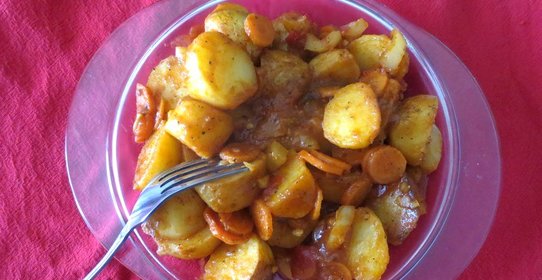 Картофель с овощами в соусе