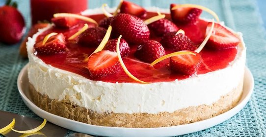 Творожный торт с клубникой