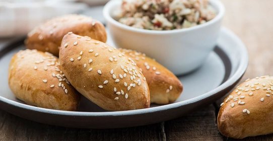 Пирожки с пряной свининой и рисом