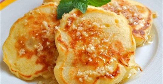 Кефирные оладьи с яблоками