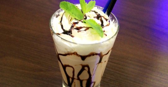 Коктейль Сникерс