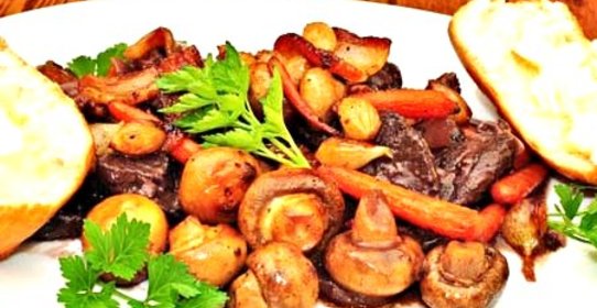 Курица тушеная с грибами