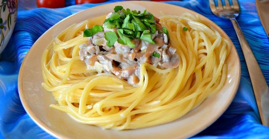 Спагетти с грибным соусом
