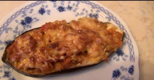 Лодочки из баклажанов с сырной начинкой