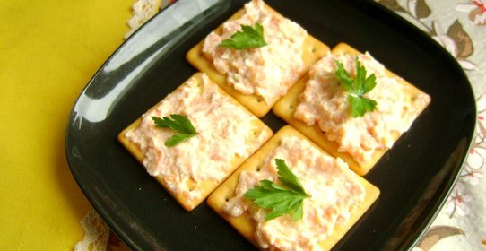 Крекеры с семгой