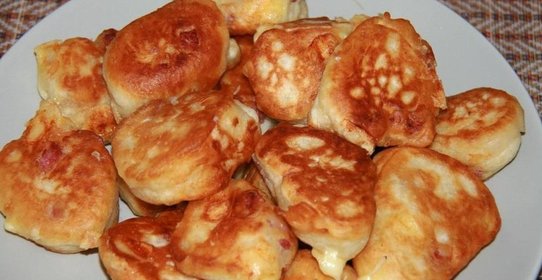 Оладьи с сыром и колбасой