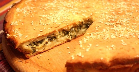 Пирог с зеленью и сыром