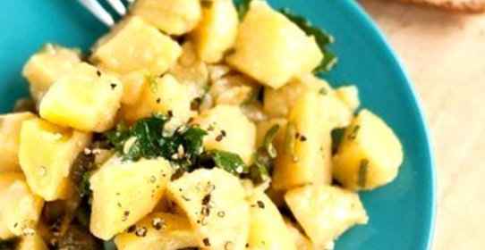 Картофельный салат с каперсами и петрушкой