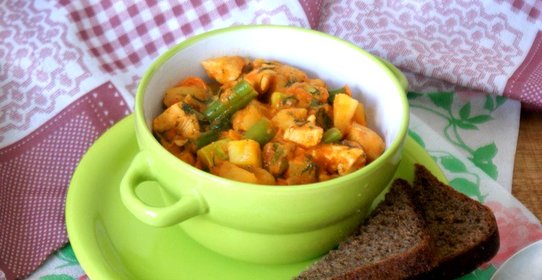 Курица тушеная с овощами