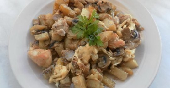 Молодой картофель с курицей