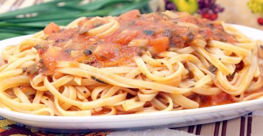 Феттучини с томатным соусом