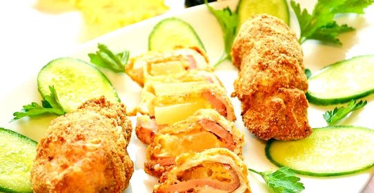 Куриные рулетики с ветчиной сыром и ананасом