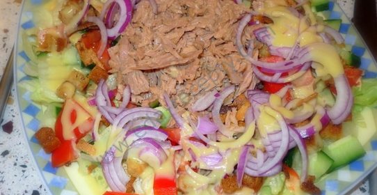Салат с тунцом консервированным и майонезом