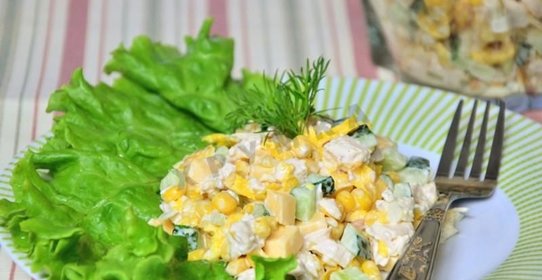 Салат с яичными блинчиками и курицей