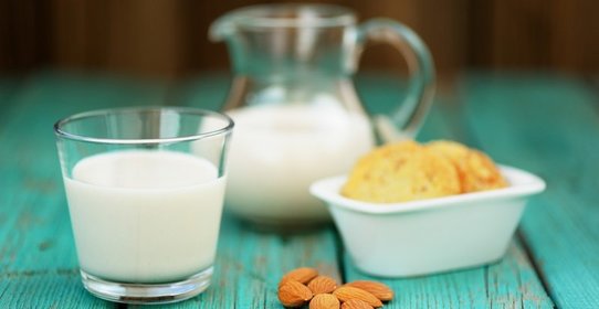 Миндальное молоко