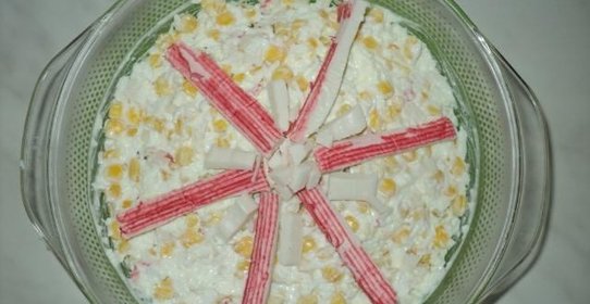 Салат крабовые палочки с яблоком и кукурузой