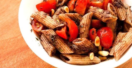 Оливковый тапенад с томатами черри