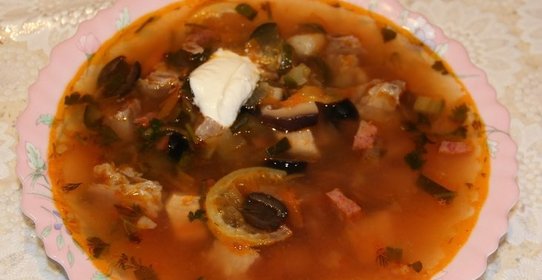 Солянка со свининой в мультиварке