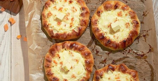 Ватрушки с творогом и цукатами