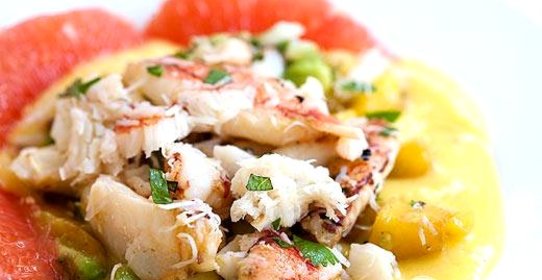 Крабовый салат с манго