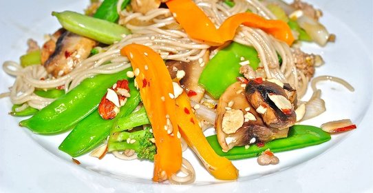 Лапша с овощами в воке