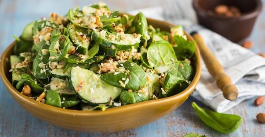 Салат из огурцов и арахиса