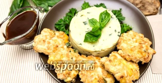 Рубленые куриные котлеты с кабачком и сыром