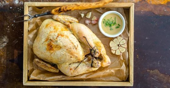 Цыпленок, запеченный с пряным маслом в прованском стиле