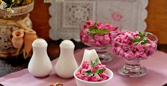 Салат с курицей и свеклой