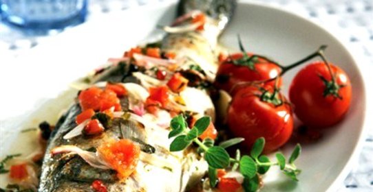 Сибас с томатами и итальянскими травами