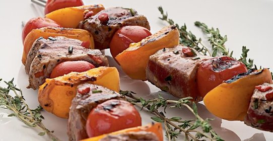 Шашлыки из свинины с абрикосами и помидорами