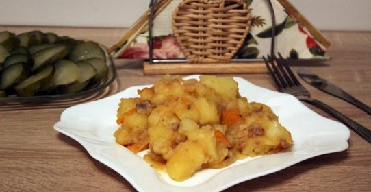Картофель с говяжьей тушенкой