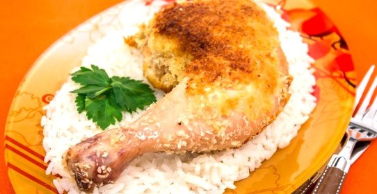 Куриные окорочка, жаренные в кокосовой стружке