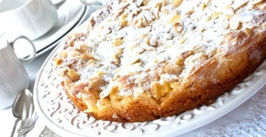 Персиковый пирог с миндалем