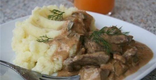 Говядина с огурцами солеными