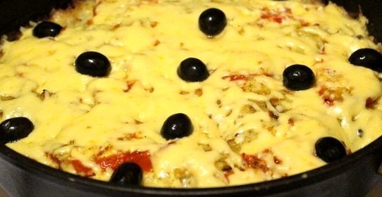 Мясо картофелем, помидорами и сыром