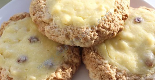 Ватрушка с творогом, изюмом и яблоками