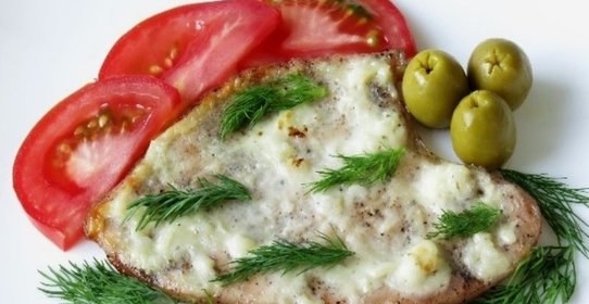 Индейка в сметанном соусе в духовке