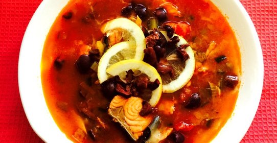 Рыбная солянка из трех видов лососевых