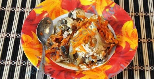 Теплый салат с печенью и грибами