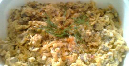 Салат с блинчиком и сердцем