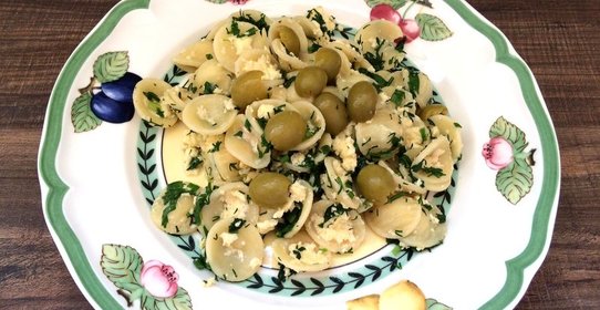 Макароны с яйцом и зеленью
