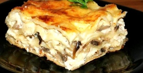 Лазанья с индюшиным фаршем и соусом бешамель