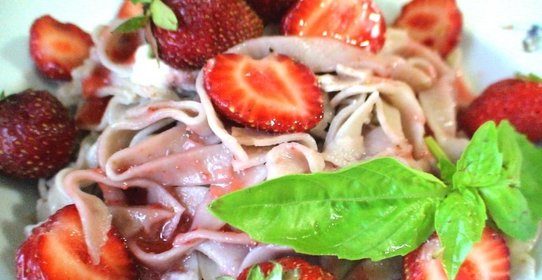 Клубничная лапша