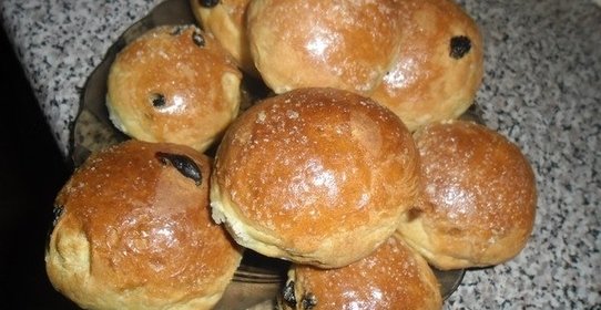 Булочки с изюмом