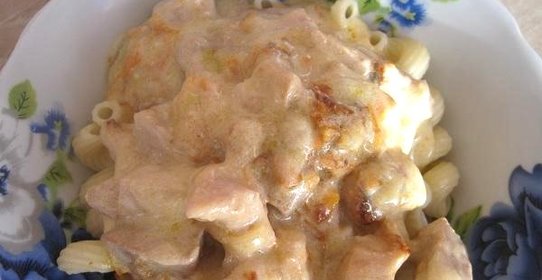 Свинина тушёная в сметане