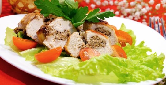 Запеченная куриная грудка с ореховом пастой