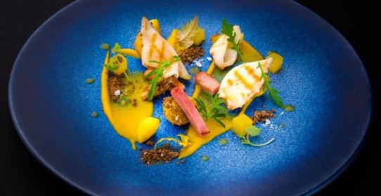 Салат с кальмарами, маракуйей и тыквой