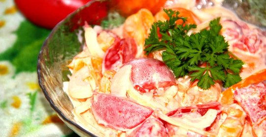 Простой салат из помидоров