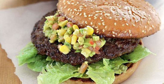 Гамбургеры с сальсой из авокадо